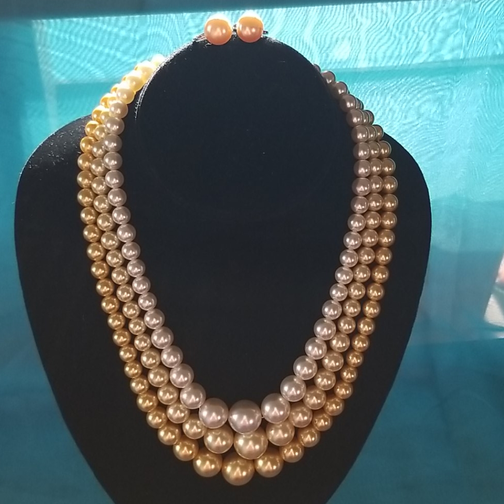 Hpvintage 3-Strand Necklace Earrings 24$